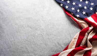Amerikan bayrağından yapılan Karanlık Taş arka planda Bağımsızlık Günü kavramınız kutlu olsun..