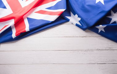 Avustralya gününüz kutlu olsun. Avustralya bayrağı beyaz ahşap arka plana karşı. 26 Ocak.