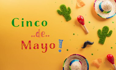 Cinco de Mayo tatil geçmişi marakas, kaktüs ve sarı arka plandaki şapkadan yapılmıştır..