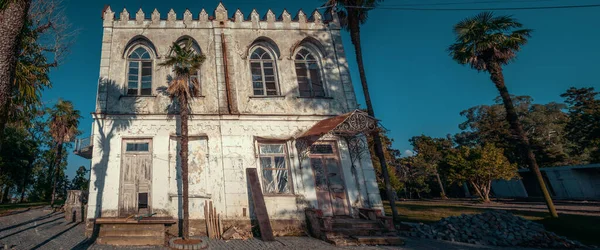 Wajah Istana Tua Berhantu Vintage Atau Rumah Pada Hari Musim — Stok Foto