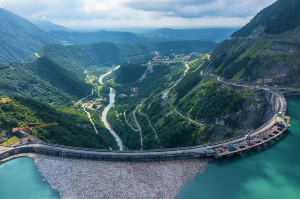 Wasserkraftwerk Inguri Georgien Luftaufnahme Von Der Drohne Eines Riesigen Staudamms lizenzfreie Stockbilder