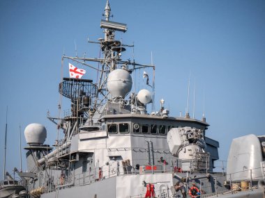 Radar donanımı ve antenlerin yer aldığı Gürcistan Bayraklı Türk donanma savaş gemisi üst yapısı - Batumi, Gürcistan - 05 Mart 2024.