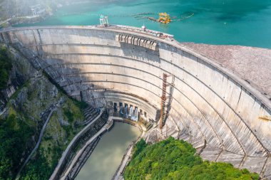 Enguri Hidroelektrik Barajı, Georgia Havacılık Manzarası 'nda. HPP endüstriyel miras alanı.