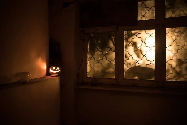 Abóbora Assustadora Halloween Janela Casa Mística Noite Abóbora Halloween Silhueta — Fotografia de Stock