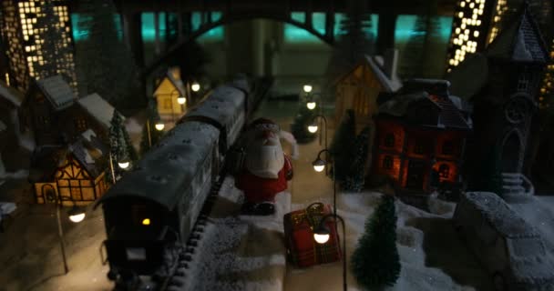 Miniatura Escena Invernal Con Casas Navidad Estación Tren Árboles Cubiertos — Vídeos de Stock
