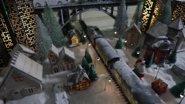 Miniatuur Van Winter Scene Met Kersthuizen Treinstation Bomen Bedekt Met — Stockvideo