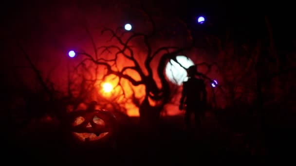 Uhyggelig Udsigt Zombier Kirkegården Døde Træ Måne Kirke Uhyggelig Overskyet – Stock-video
