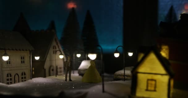 Μικρογραφία Χειμερινής Σκηνής Χριστουγεννιάτικα Σπίτια Σιδηροδρομικό Σταθμό Δέντρα Καλυμμένα Χιόνι — Αρχείο Βίντεο