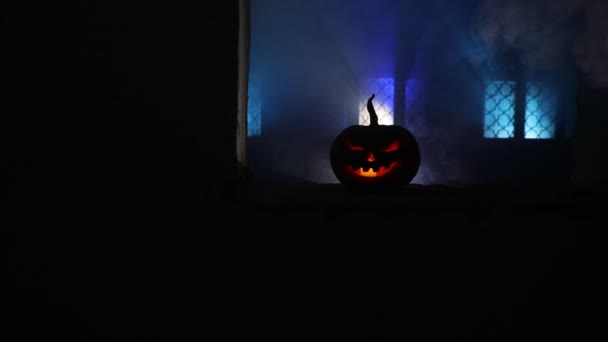Enge Halloween Pompoen Het Mystieke Huis Venster Nachts Halloween Pompoen — Stockvideo