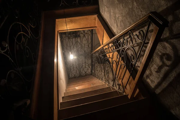 Escaleras Madera Espeluznantes Que Bajan Sótano Una Casa Abandonada Concepto —  Fotos de Stock