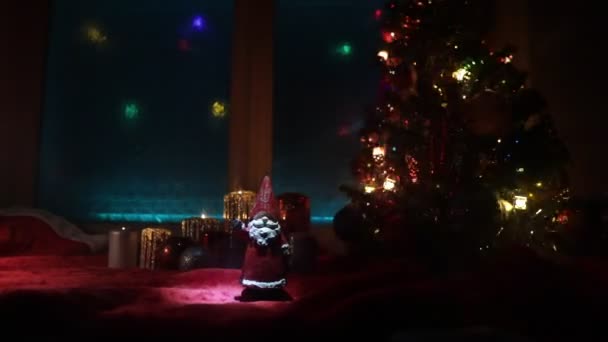 Концепція Різдва Нового Року Ять Дерев Стоять Червоному Килимі Традиційними — стокове відео