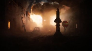 Yaratıcı sanat dekorasyonu, Ukrayna 'da Rus savaşı. Nükleer bomba ve insanların devasa patlaması. Seçici odak
