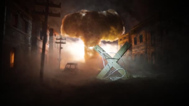 创意艺术装饰 俄罗斯战争在乌克兰的概念 原子弹和人的巨大爆炸 有选择的重点 — 图库视频影像
