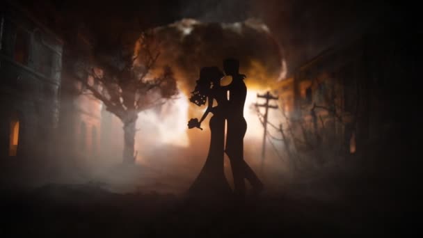Nuclear War Apocalypse Love Concept Romantic Couple Atomic War Creative — Stok video