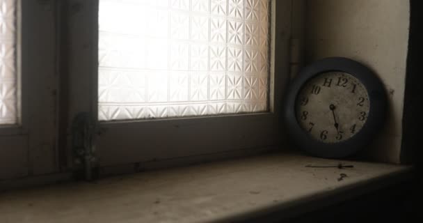 Old Vintage Blank Clock Dial Hand Old Wooden Windowsill Studio — Stok video