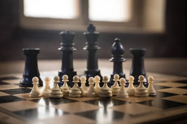 Концепція Шахових Ігор Бізнес Ідей Конкуренції Стратегії Шахові Фігури Темному — стокове фото