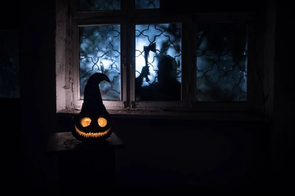 Τρομακτική Κολοκύθα Αποκριών Στο Μυστικιστικό Παράθυρο Του Σπιτιού Νύχτα Κολοκύθα — Φωτογραφία Αρχείου