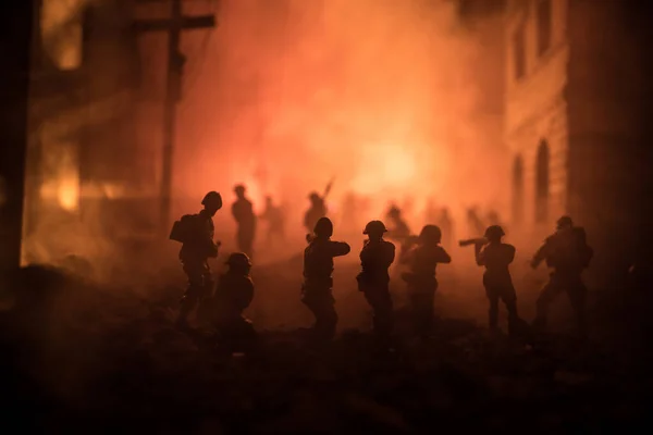 Katonai Mesterlövész Nagy Kaliberű Puskával Tűzben Áll Füstöl Háborús Koncepció — Stock Fotó