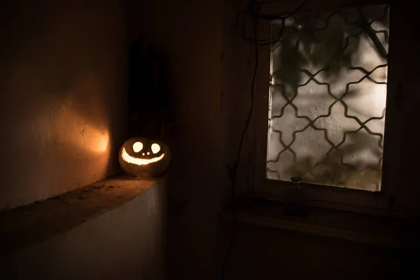 Enge Halloween Pompoen Het Mystieke Huis Venster Nachts Halloween Pompoen — Stockfoto