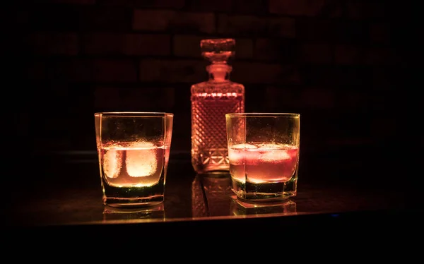 Concept Boisson Whisky Verre Whisky Glace Avec Lumière Couleur Brouillard — Photo