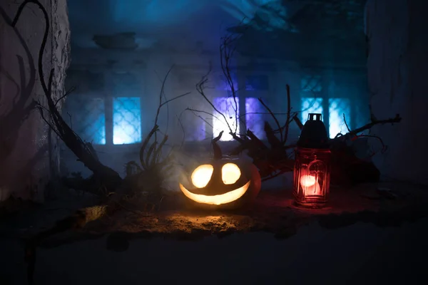 Straszna Dynia Halloween Mistycznym Oknie Domu Nocy Lub Halloween Dyni — Zdjęcie stockowe