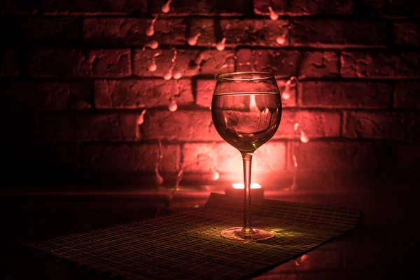 Ποτήρι Κρασιού Σκούρο Φόντο Μπαρ Χαμηλό Φως Πολύχρωμα Ποτήρια Κρασιού — Φωτογραφία Αρχείου