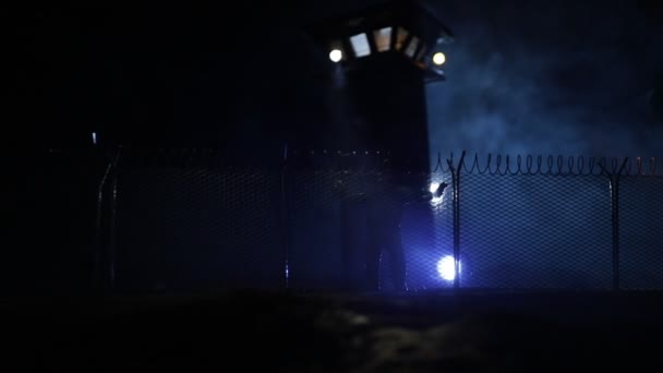 Concept Emprisonnement Justice Pénale Concept Évasion Prison Silhouette Prisonnier Debout — Video