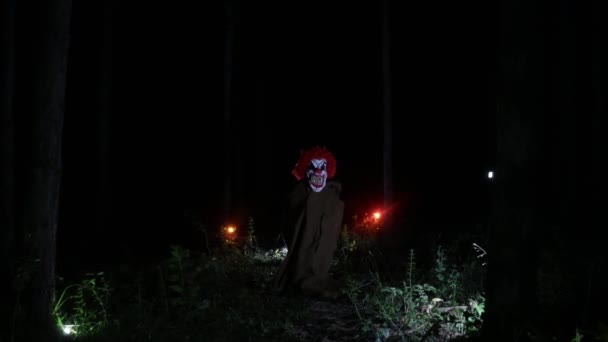 Clown Spaventoso Nella Foresta — Video Stock
