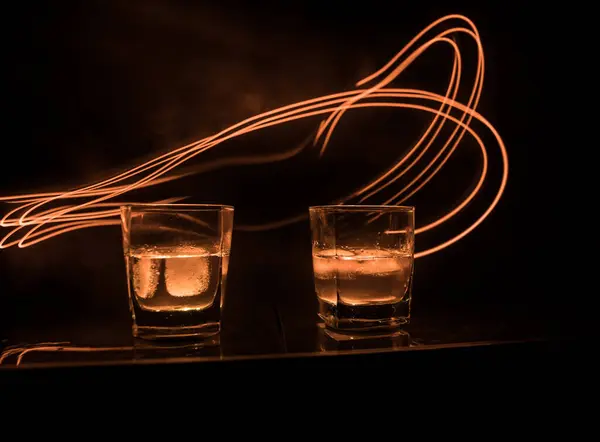 Concepto Bebida Whisky Vaso Whisky Hielo Con Luz Color Niebla — Foto de Stock