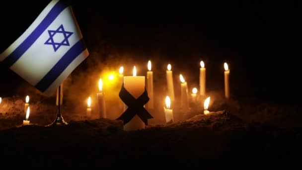 Bandera Israel Sobre Fondo Oscuro Ardiente Con Velas Ataque Israel — Vídeo de stock