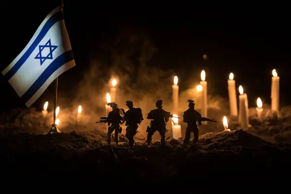 Israel Fahne Auf Brennendem Dunklem Grund Mit Kerze Angriff Auf Stockbild