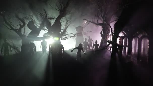 Silhouet Van Beeldjes Donker Bos Met Licht Horror Halloween Concept — Stockvideo