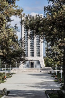 Sonbaharda Azerbaycan 'ın Shusha kentindeki Vagif mozolesi