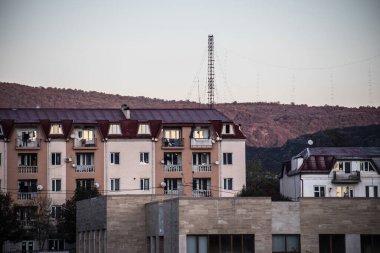 Khankendi, Azerbaycan - 28.10.2024: Khankendi Şehri 'nin Manzarası, Azerbaycan: Dağlar Arasında Yuvalanmış Şehrin Bir Bakışı