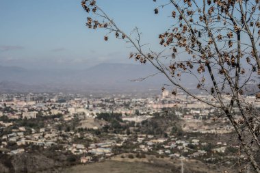 Khankendi, Azerbaycan - 28.10.2024: Khankendi Şehri 'nin Manzarası, Azerbaycan: Dağlar Arasında Yuvalanmış Şehrin Bir Bakışı