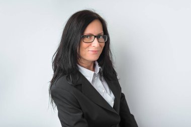 beyaz zemin üzerinde şık iş kadını.