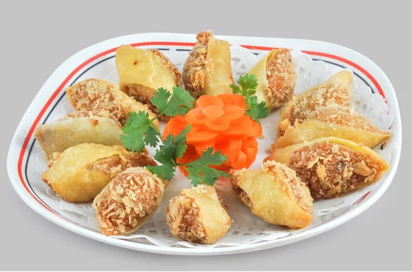 Kızarmış köfte ve taro. Atıştırmalık.