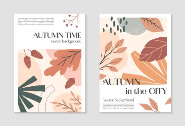 Metin için çeşitli organik şekillere, yeşilliklere ve kopyalama alanına sahip sonbahar yaratıcı posterleri. Sosyal medya pazarlama, kapaklar, davetiyeler, afişler, broşürler için modern tasarımlar. Moda sonbahar vektör çizimleri.