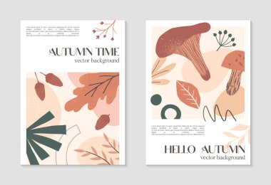 Çeşitli organik şekillerde sonbahar yaratıcı posterleri, meşe palamutları, mantarlar ve metin için kopya alanı. Modern mevsimsel tasarımlar. Evrensel sanatsal afişler. Moda sonbahar vektör çizimleri..