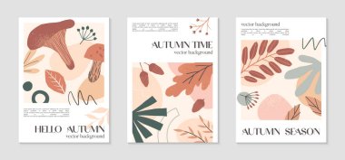 Çeşitli organik şekillerde sonbahar yaratıcı posterleri, meşe palamutları, mantarlar ve metin için kopya alanı. Modern mevsimsel tasarımlar. Evrensel sanatsal afişler. Moda sonbahar vektör çizimleri..