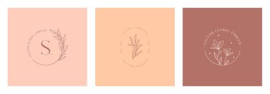 Vektör kadınsı çiçek amblemleri. Doğrusal dalları ve çerçeveleri olan zarif logo tasarımları. Moda minimalist tarzda modern botanik rozetler..