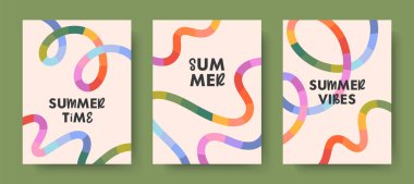 Parlak gökkuşağı çizgileri olan soyut yaz arkaplanları. Renkli şekilli modern illüstrasyonlar. Basit eğlence tarzında tatil afişleri. Posterler, afişler, kapaklar, markalar, moda için dikey baskılar.