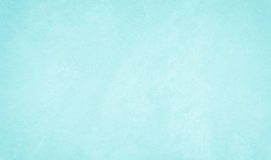 Suluboya ile boyanmış yumuşak pastel mavi dokular modern açık mavi tonlarda eski beton duvarlar. Sahte yüzey çimento taş duvar tahıl mahsulü üzerine soyut kağıt kum grunge çizilmiş.