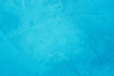 Yaz duvar kâğıdında arka plan için mavi koyu beton doku. Çimento rengi ve tonlu vintage kum duvar. Soyut deniz mavisi koyu renk. Çimento tahıl dokusu tasarım için sulu boya.