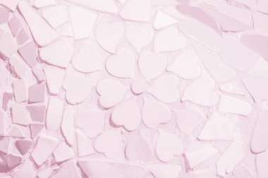 Kırık fayanslar mozaik, dikişsiz geometrik ve kalp deseni. Fayans duvarını yüksek çözünürlüklü pembe ya da tuğlasız, iç mimari modern arka plan. Soyut geometrik süsleme tekrarlanan tasarım