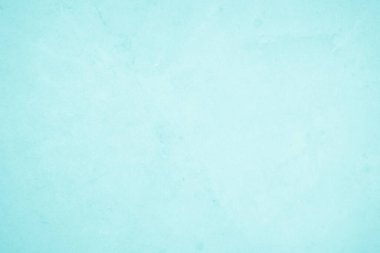 Yaz duvar kâğıdında arka plan için mavi açık beton doku. Çimento rengi ve tonlu vintage kum duvar. Soyut deniz mavisi açık renk. Çimento tahıl dokusu tasarım için sulu boya.