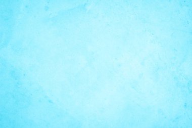 Yaz duvar kâğıdında arka plan için mavi açık beton doku. Çimento rengi ve tonlu vintage kum duvar. Soyut deniz mavisi açık renk. Çimento tahıl dokusu tasarım için sulu boya.