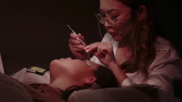 Косметолог Готує Вії Склеювання — стокове відео