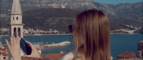 Girl Observation Deck Takes Photo What She Sees — Stock videók