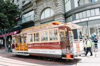 San Francisco, Kaliforniya / ABD - 30 Temmuz 2019: San Francisco 'da kablolu araba